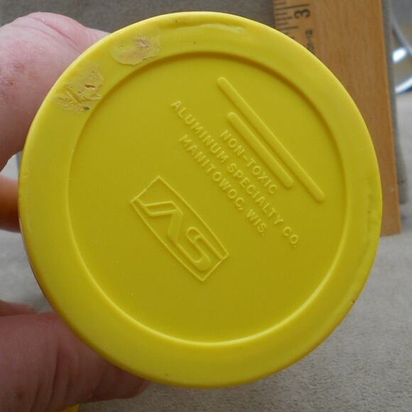 Vintage Aluminum Specialty Co./Chilton Yellow Coffee Pot, Tin Plates, & Cups - Picture 7 of 16